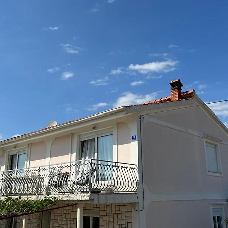 Apartments Tino & Leon Sukosan Bagian luar foto