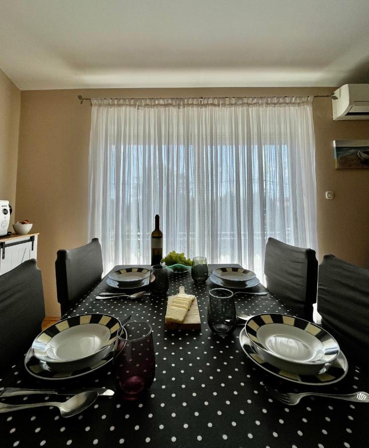 Apartments Tino & Leon Sukosan Bagian luar foto