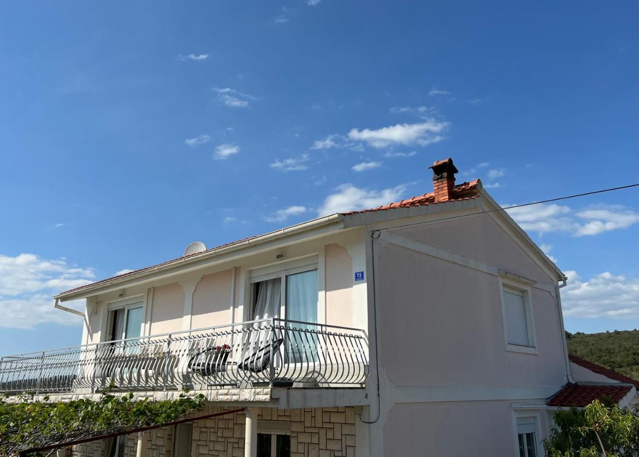 Apartments Tino & Leon Sukosan Bagian luar foto